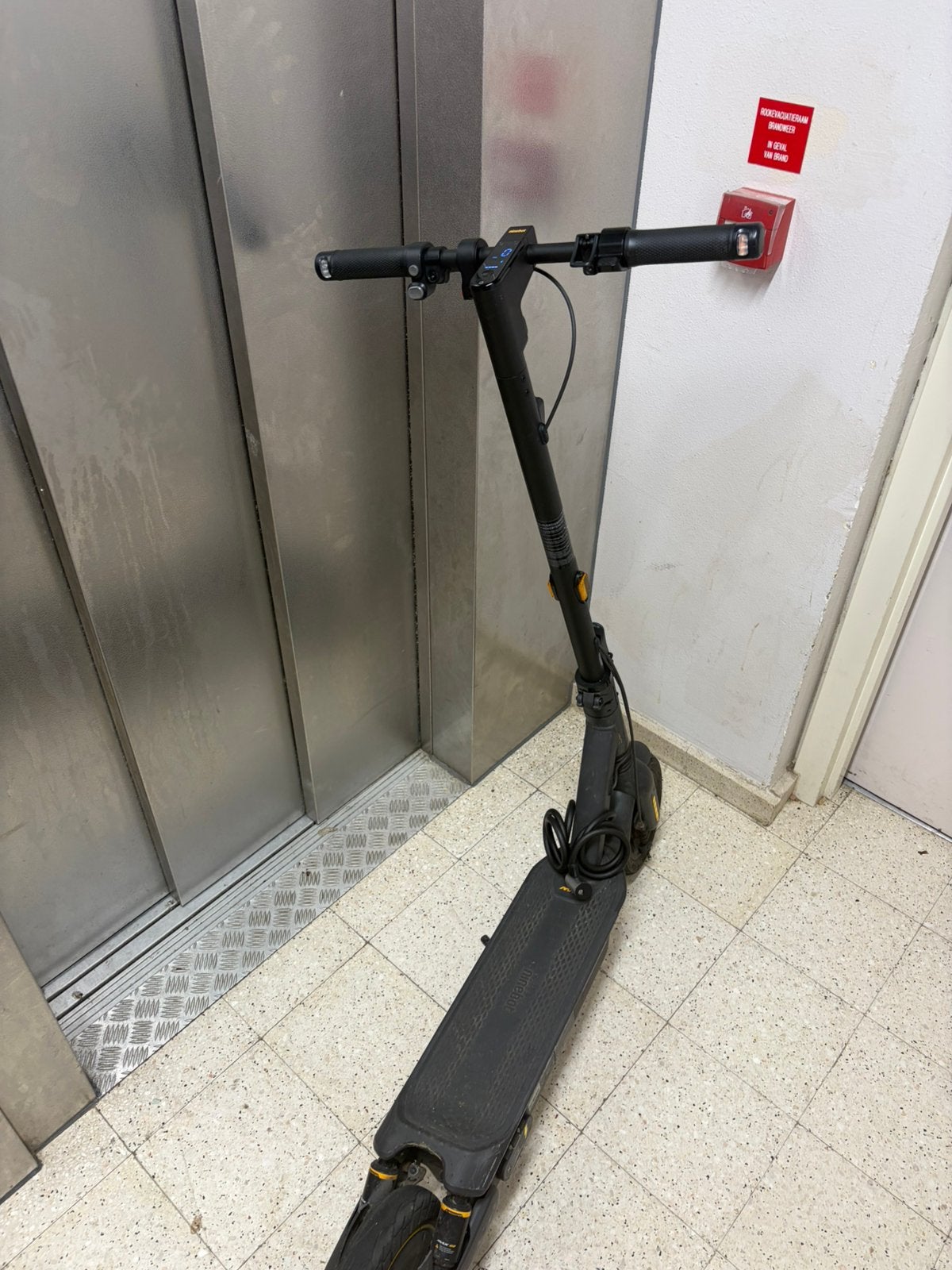 Ninebot g2 max - met alle toebehoren, Fietsen en Brommers, Ophalen, Zo goed als nieuw