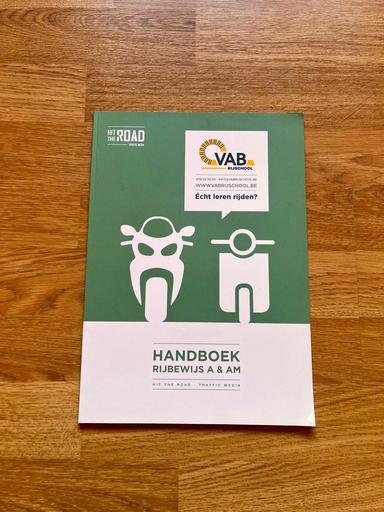 VAB Rijbewijs A en AM - Handboek, Ophalen, Zo goed als nieuw