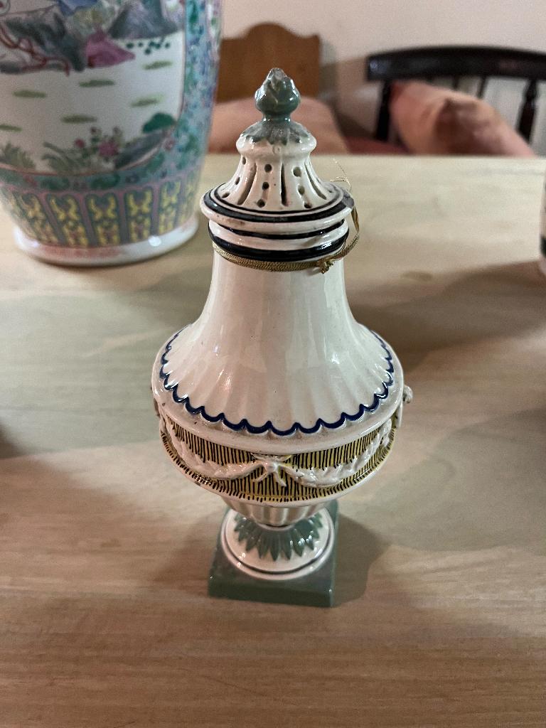 Antieken aardewerk strooibus 19 eeuws, Ophalen
