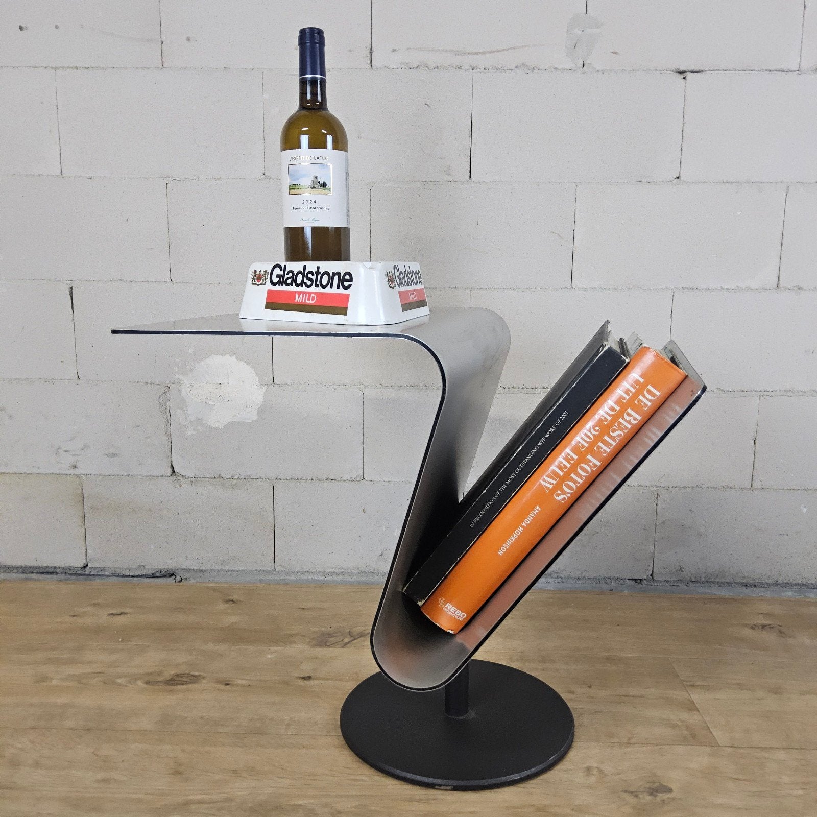 Moderne metalen minimalistische bijzettafel met lectuurbak, Gebruikt, Metaal, Modern, Ophalen of Verzenden