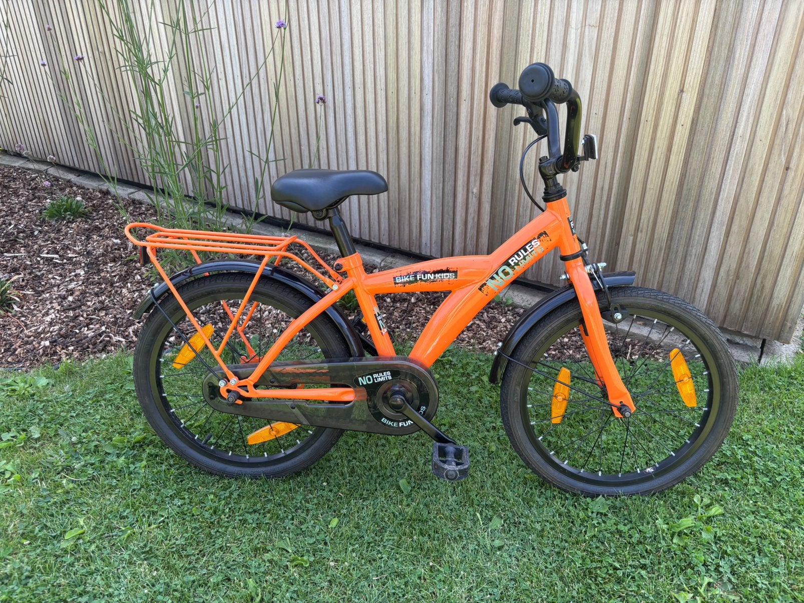 Bike Fun Oranje jongensfiets 18inch zeer goede staat!, Fietsen en Brommers, Fietsen | Kinderfietsjes, Ophalen, Zo goed als nieuw