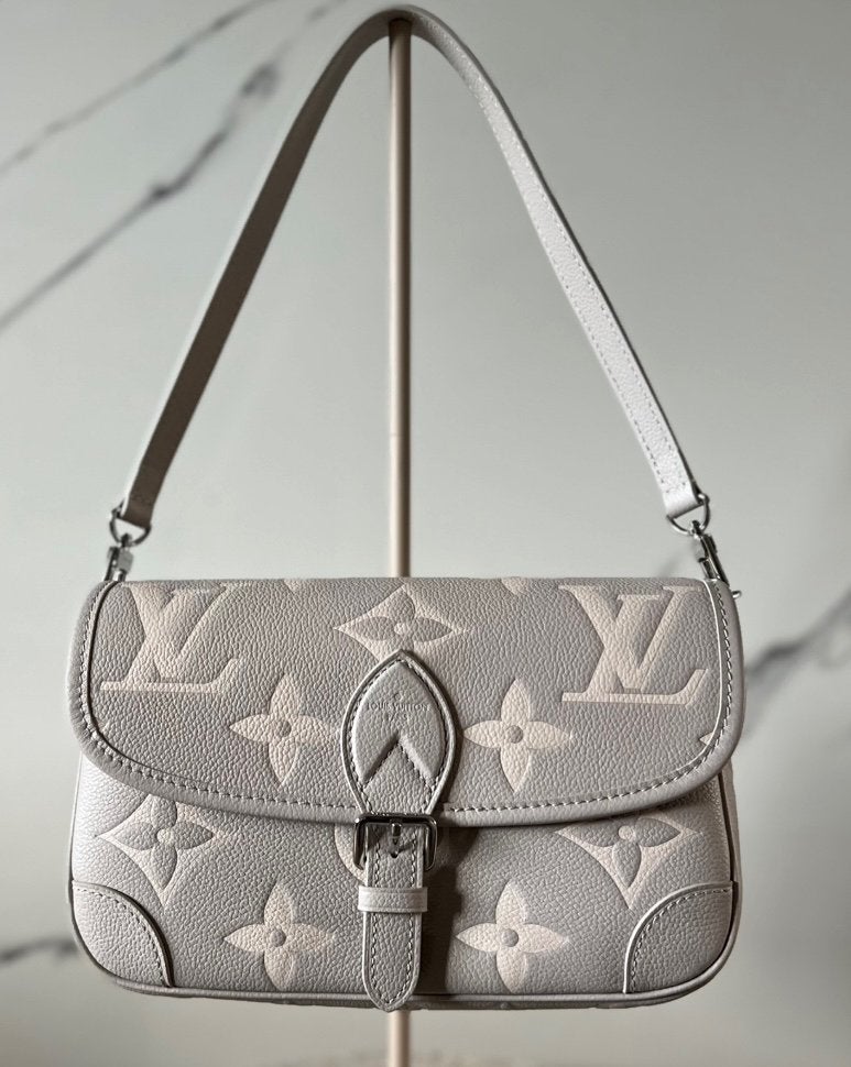 Louis Vuitton Tas Diane Brume Quartz, Enlèvement ou Envoi, Neuf, Gris, Sac à bandoulière