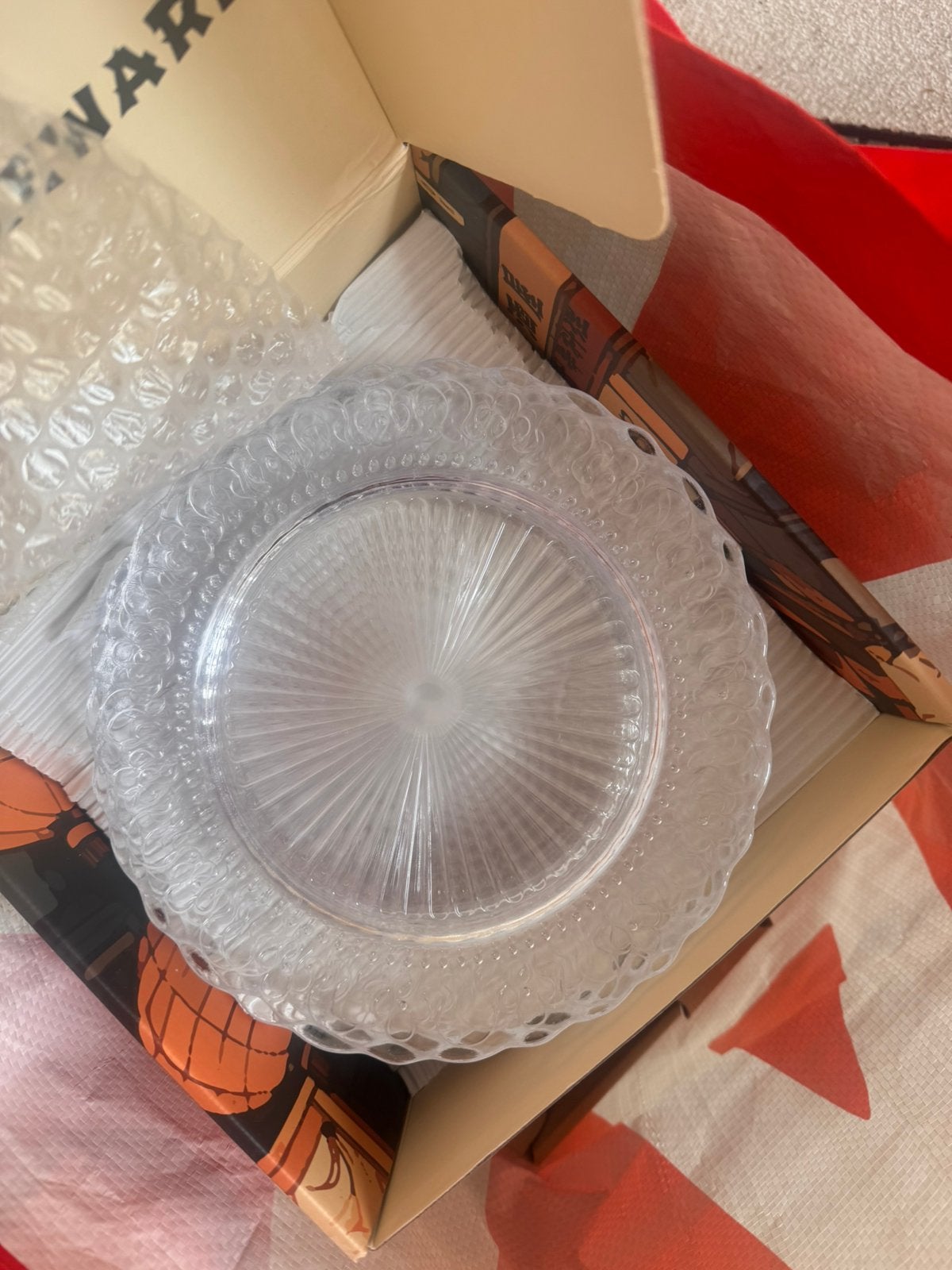 Ikea assiettes, Enlèvement, IKEA