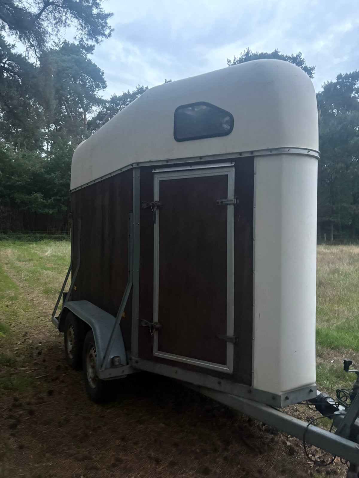 1,5 paards trailer Horta (zonder papieren!), Ophalen, Gebruikt, Hout, 1½-paards trailer
