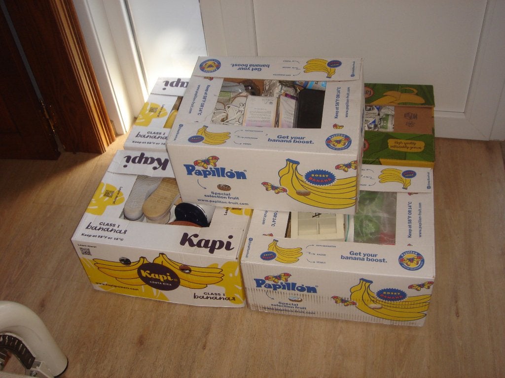 5 banaan dozen met rommelmarkt spullen, Ophalen, Gebruikt