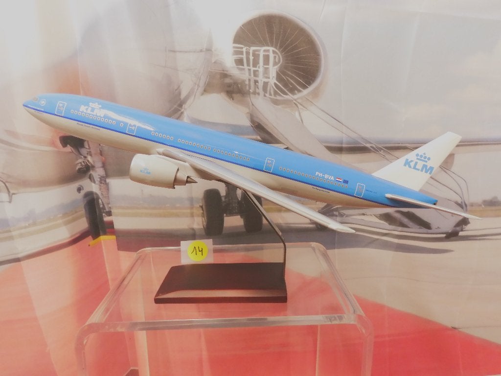 KLM B777  1:100, Verzamelen, Luchtvaart en Vliegtuigspotten, Verzenden, Zo goed als nieuw, Schaalmodel