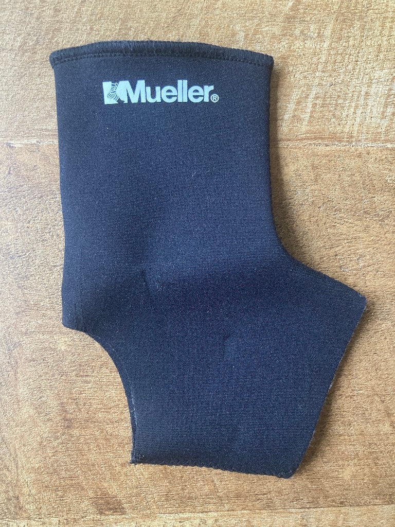 Mueller elastische enkelbrace – maat S – zwart, Diversen, Ophalen of Verzenden, Zo goed als nieuw