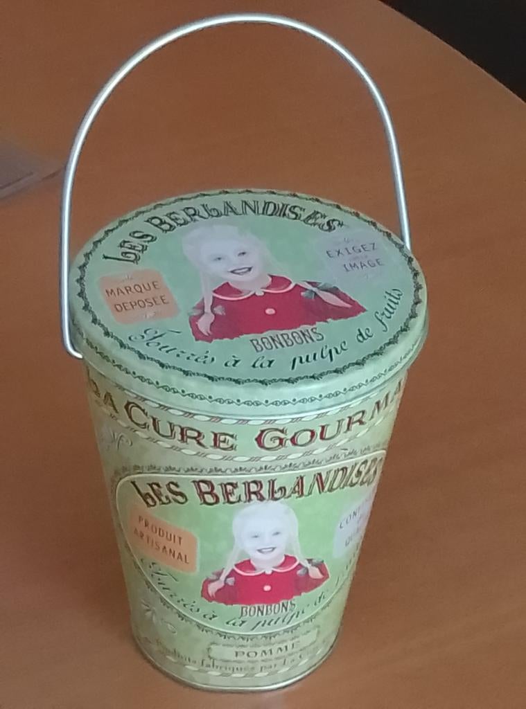 Blikken snoeppot, Ophalen