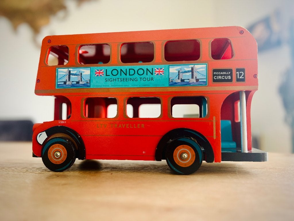 Le Toy houten London bus, Ophalen