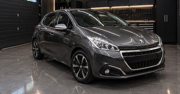 Peugeot 208 TECH EDITION met Automaat Full option, Automaat, Stof, Euro 6, Parkeerassistent