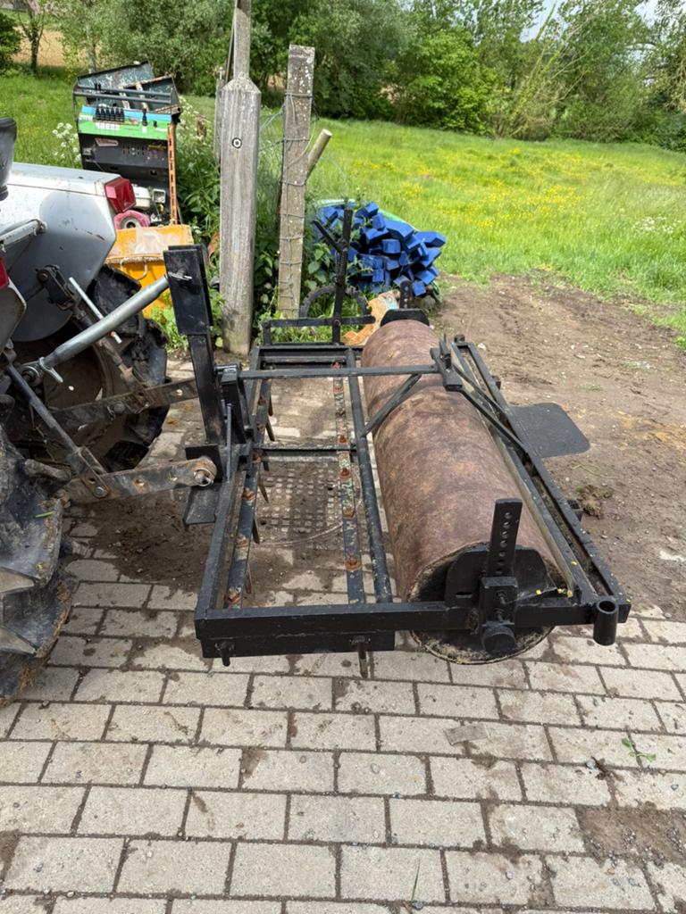 Eg met rol in zeer goede staat voor mini traktor, Enlèvement