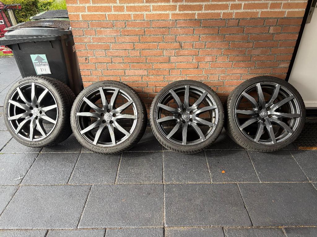 20 inch Nissan GTR R35 velgen met winterbanden, Autos : Pièces & Accessoires, Pneus & Jantes, Pneus hiver, Enlèvement, Utilisé