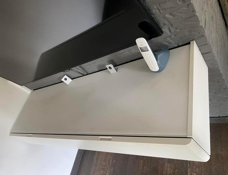 Hulsta now tv wand meubel zwevend lowboard, Huis en Inrichting, Kasten |Televisiemeubels, Ophalen, 100 tot 150 cm, Glas, Space age minimalistisch modern