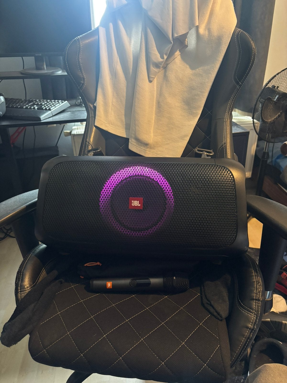 Boîte de fête Jbl à emporter, Enlèvement, Utilisé