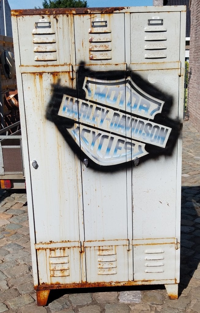 3 doors locker, Ophalen