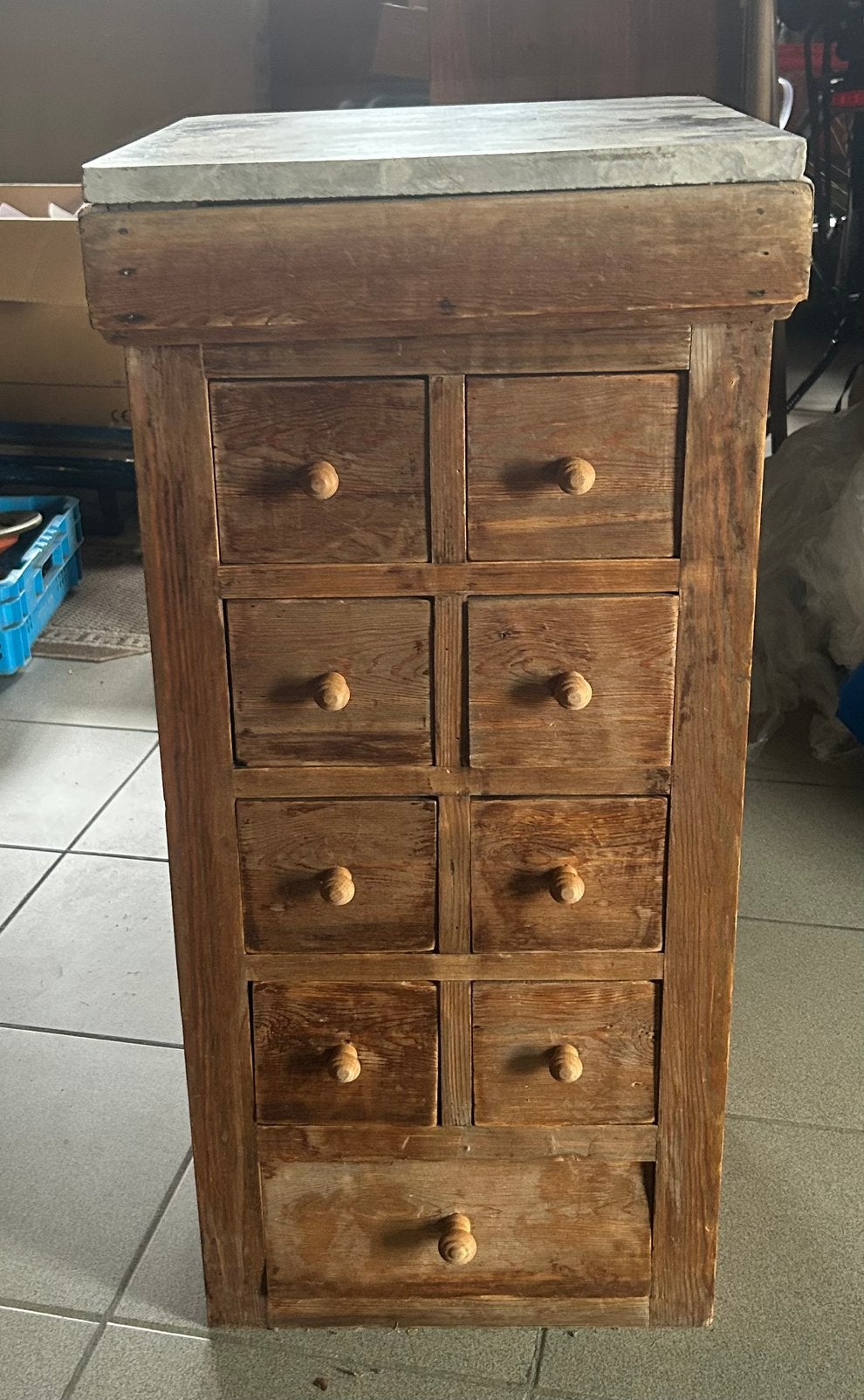 Armoire à pharmacie/à moules en pierre avec dessus en marbre, Enlèvement, Utilisé