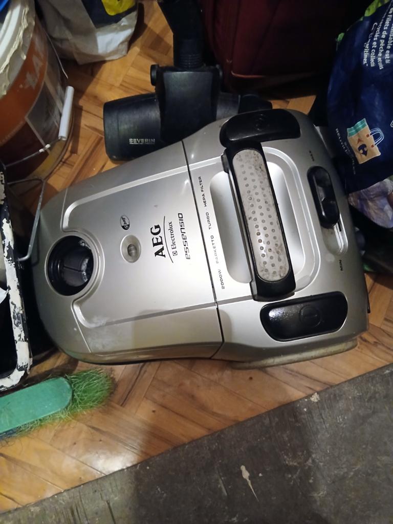 Aspirateur AEG, Enlèvement, AEG