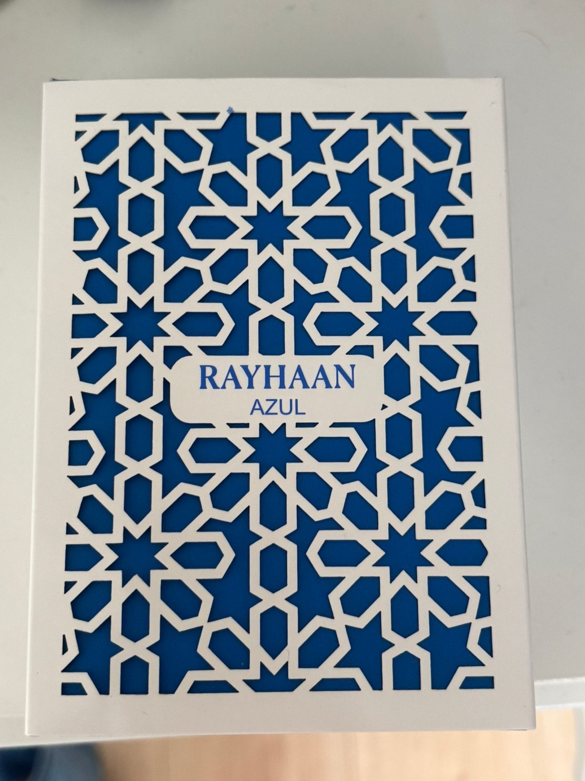 Rayhaan azul, Enlèvement, Neuf