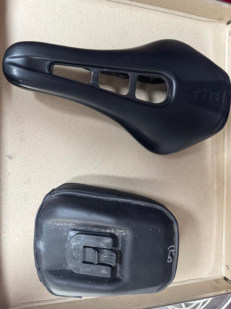 Selle PRO Carbon Superlight + sacoche, Enlèvement ou Envoi, Comme neuf, Selle, Carbone
