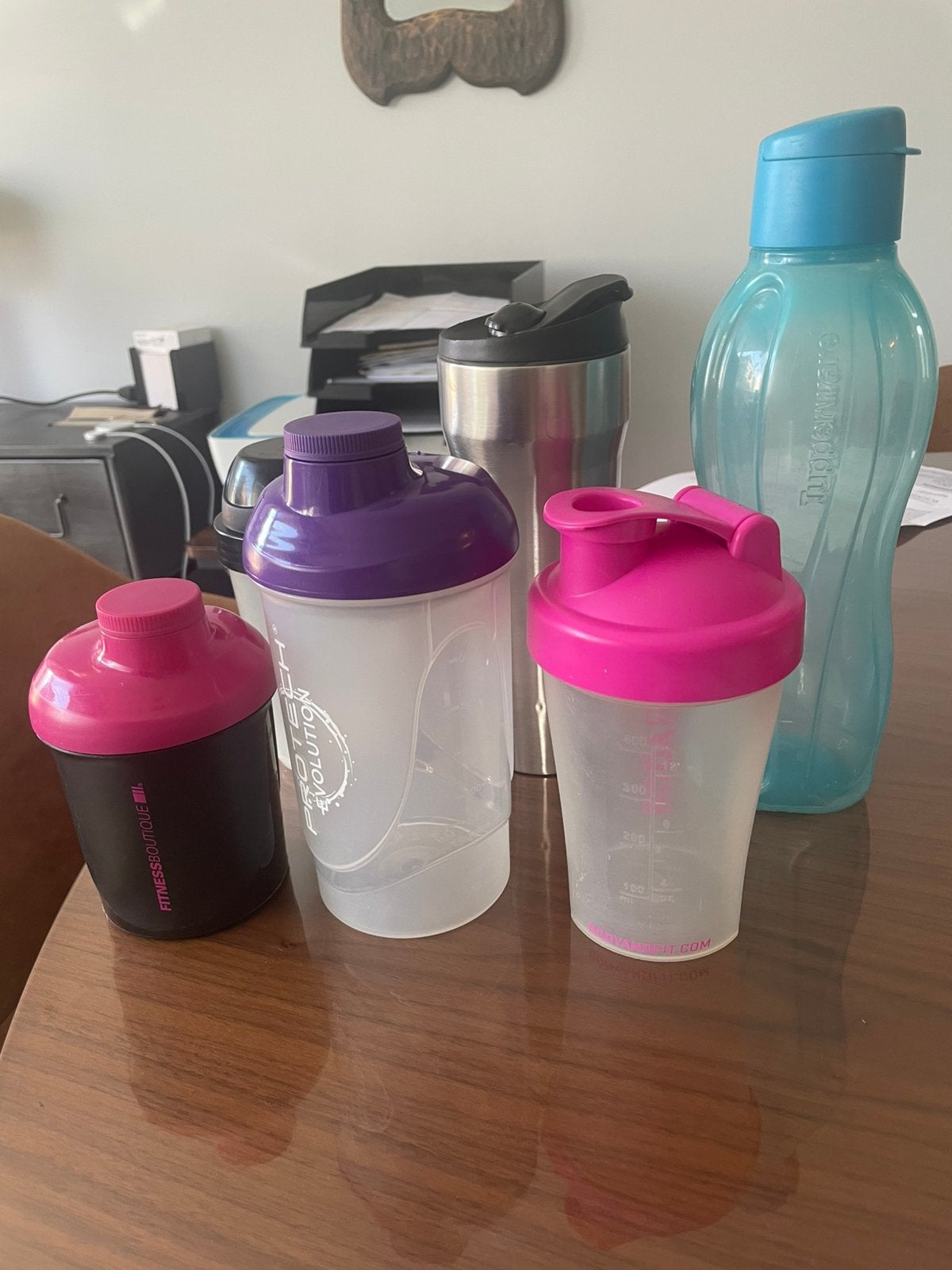 Ensemble de 6 shakers et gourdes, 1 tupperware, Enlèvement ou Envoi, Utilisé