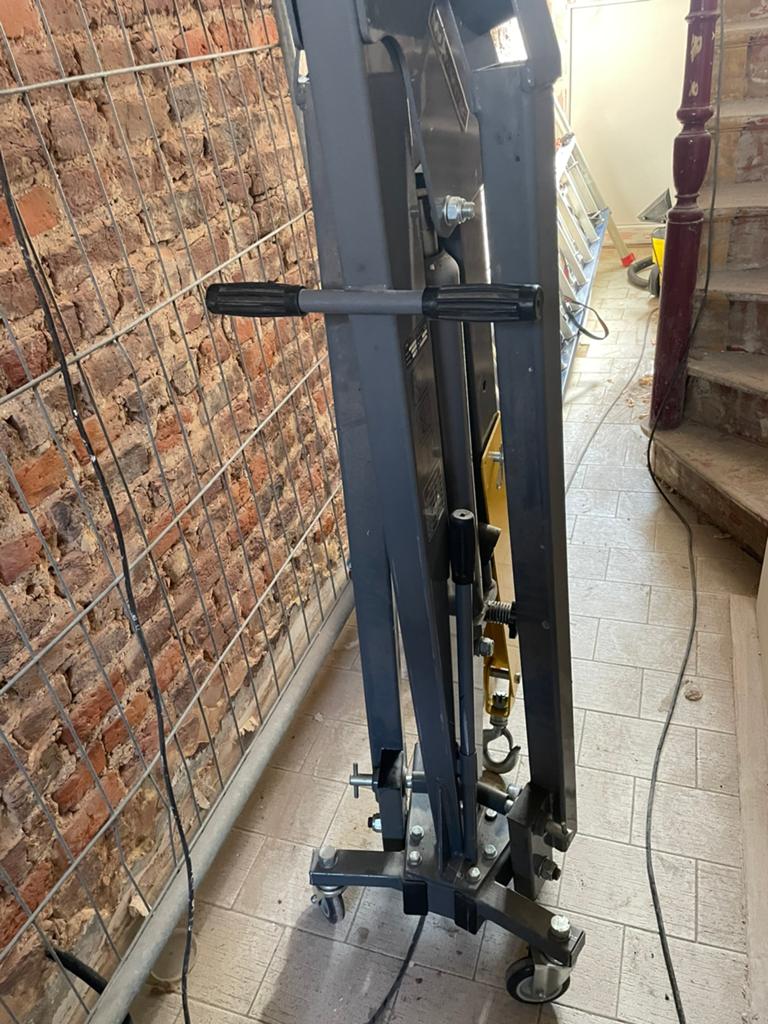 Girafe d’atelier, Enlèvement, Comme neuf