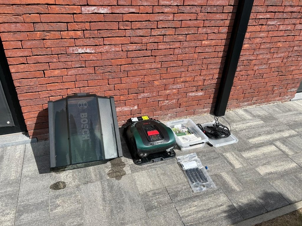 Bosch Indego S+ 500 Robotmaaier + Garage + Laadstation, Jardin & Terrasse, Moins de 20 cm, Enlèvement, Utilisé, Avec capteur de pluie