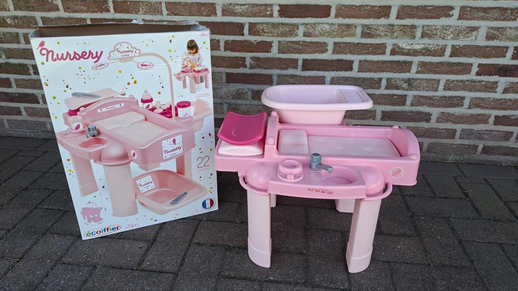 Poppen verzorgtafel met badje en weegschaal., Ophalen