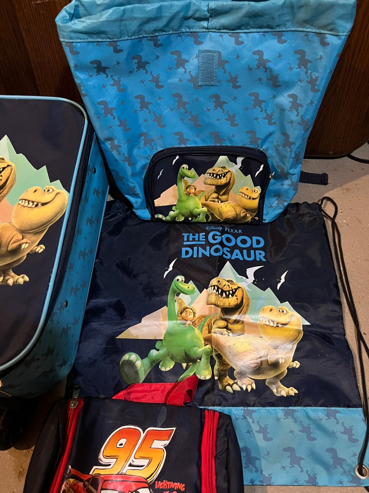 Koffer kind The Good Dinosaur, Handtassen en Accessoires, Koffers, Ophalen, Zo goed als nieuw, Wieltjes