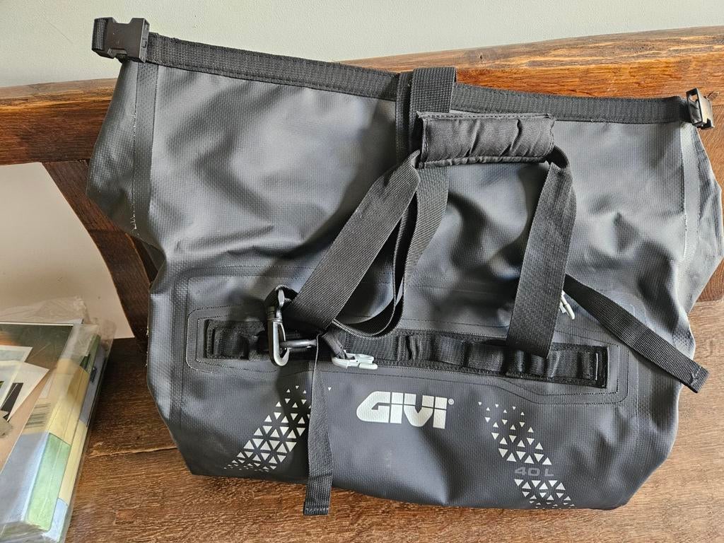 Sac de moto étanche GIVI, Motos, Accessoires | Valises & Sacs, Enlèvement ou Envoi