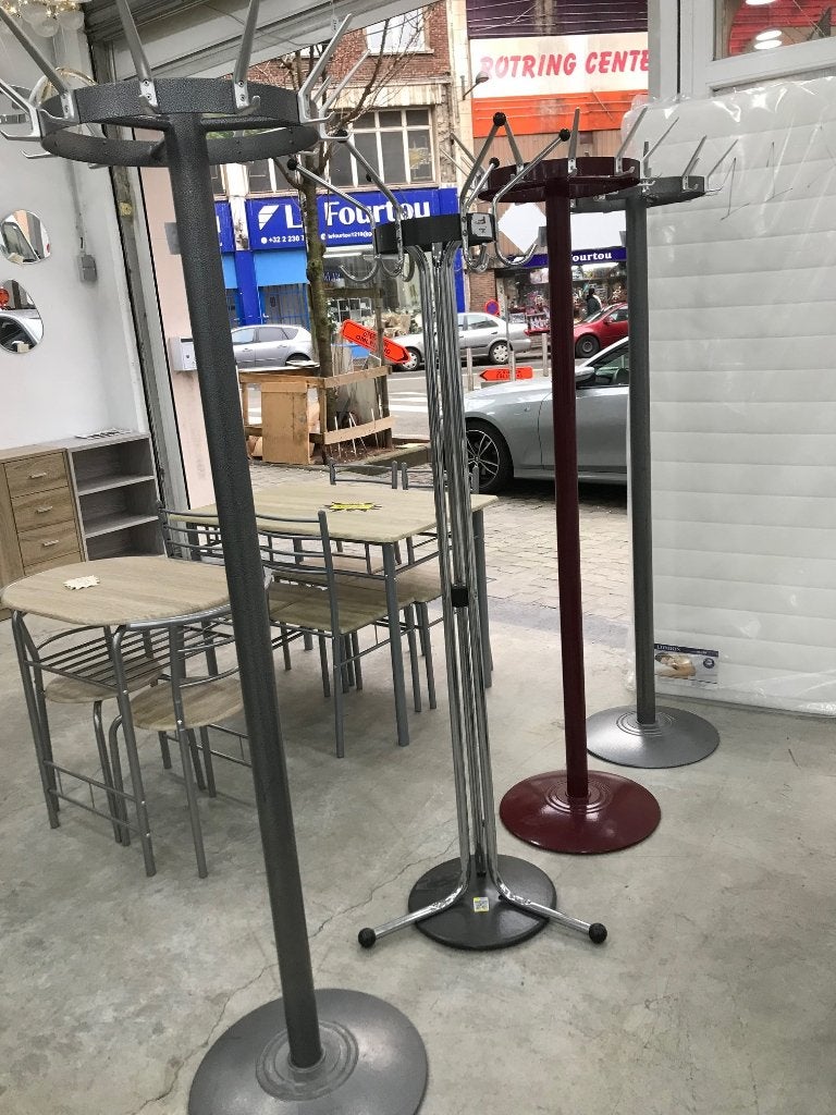 4 porte manteaux ----- 150 euros a vilvoorde, Articles professionnels, Salle de réunion ou de Présentation, Enlèvement, Neuf, sans emballage