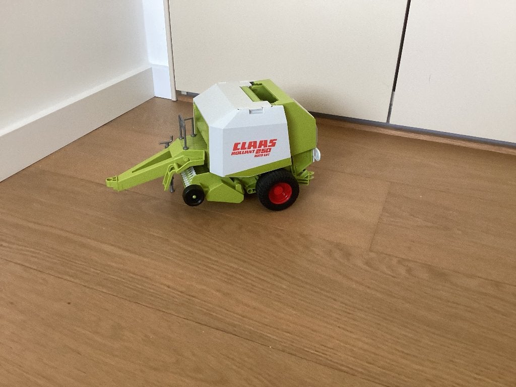Bruder Claas balenpers, Ophalen, Zo goed als nieuw