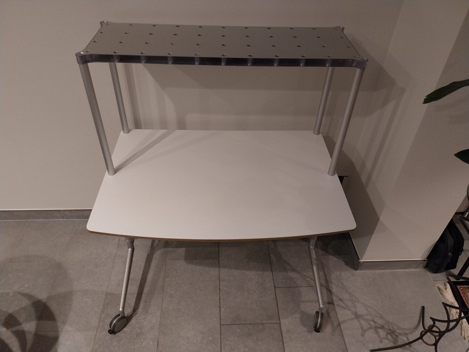 a vendre bureau Kartell en bon état., Enlèvement