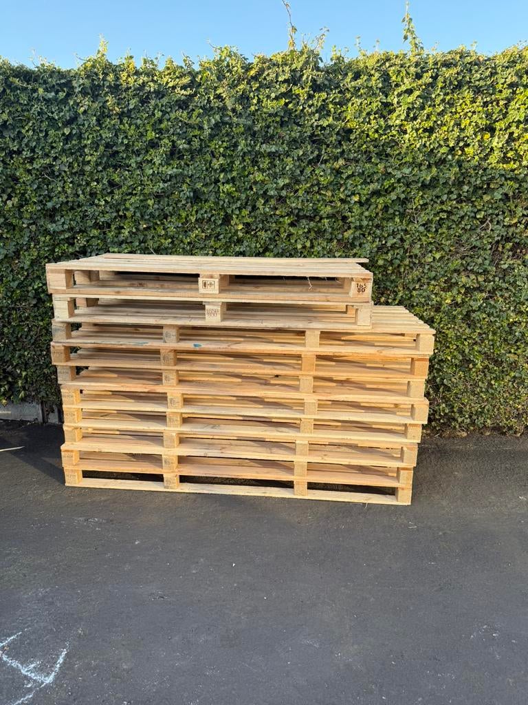 18 stuks palleten, Ophalen, Zo goed als nieuw