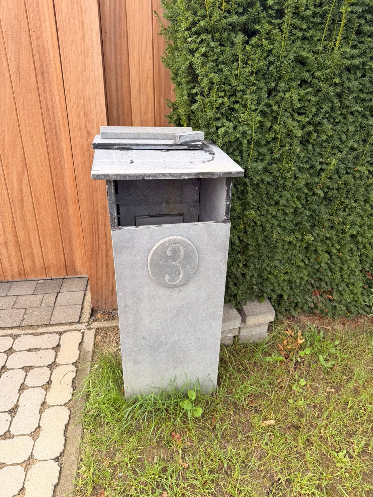 Stenen brievenbus, Ophalen, Zo goed als nieuw, Hardsteen, Staande brievenbus
