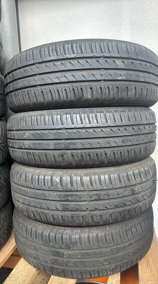 1956515 195/65/15 195/65R15 zomerbanden meek Continental, Ophalen