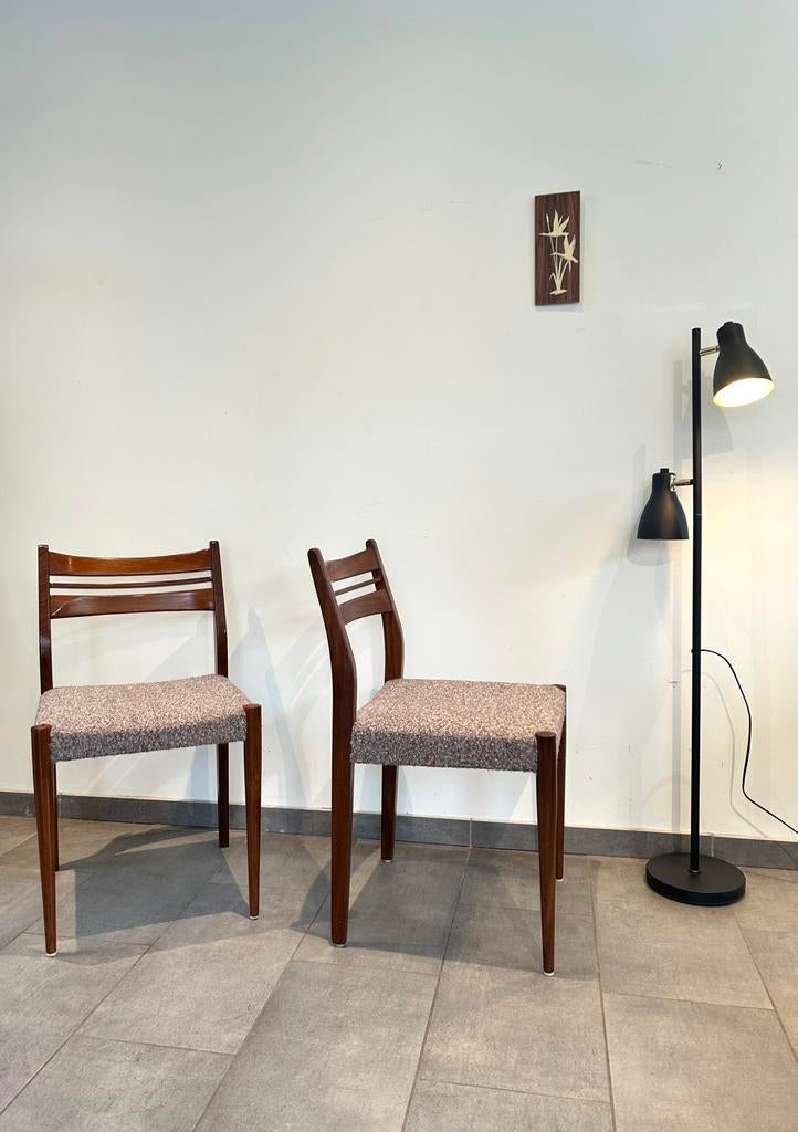 2 Deense  vintage stoelen, Ophalen, Zo goed als nieuw