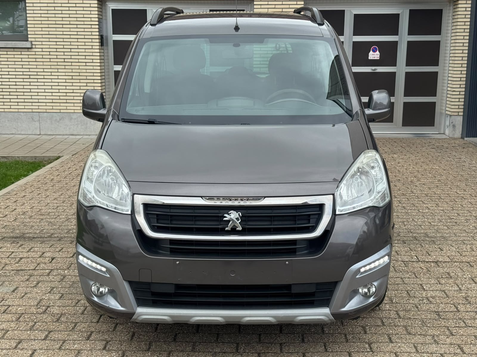 PEUGEOT PARTNER / FACELIFT! / STYLE! / EURO 6b! / GEKEURD!, Auto's, Voorwielaandrijving, Dealer onderhouden, Parkeerassistent