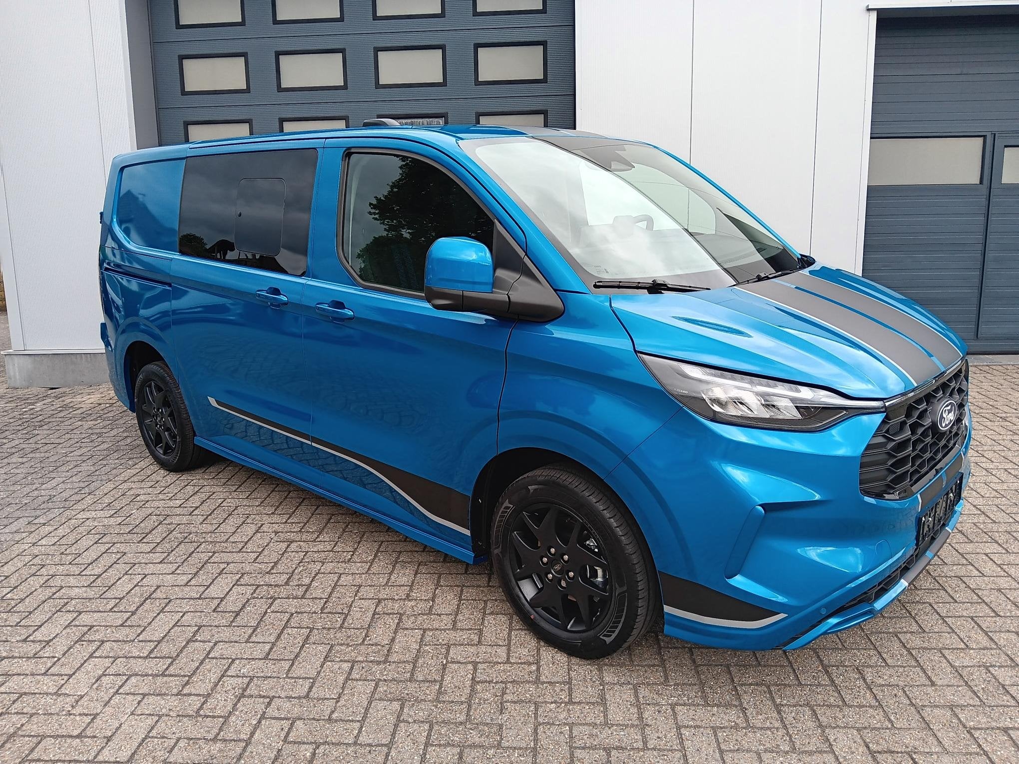 Ford Transit Custom L1 sport 170pk AUT trekhaak driver ass p, Auto's, Automaat, Zwart, Blauw, Bedrijf