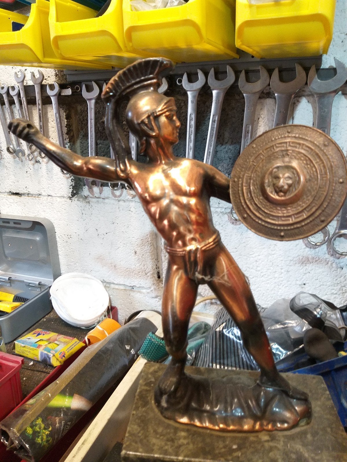 Leonidas, Antiek en Kunst, Ophalen