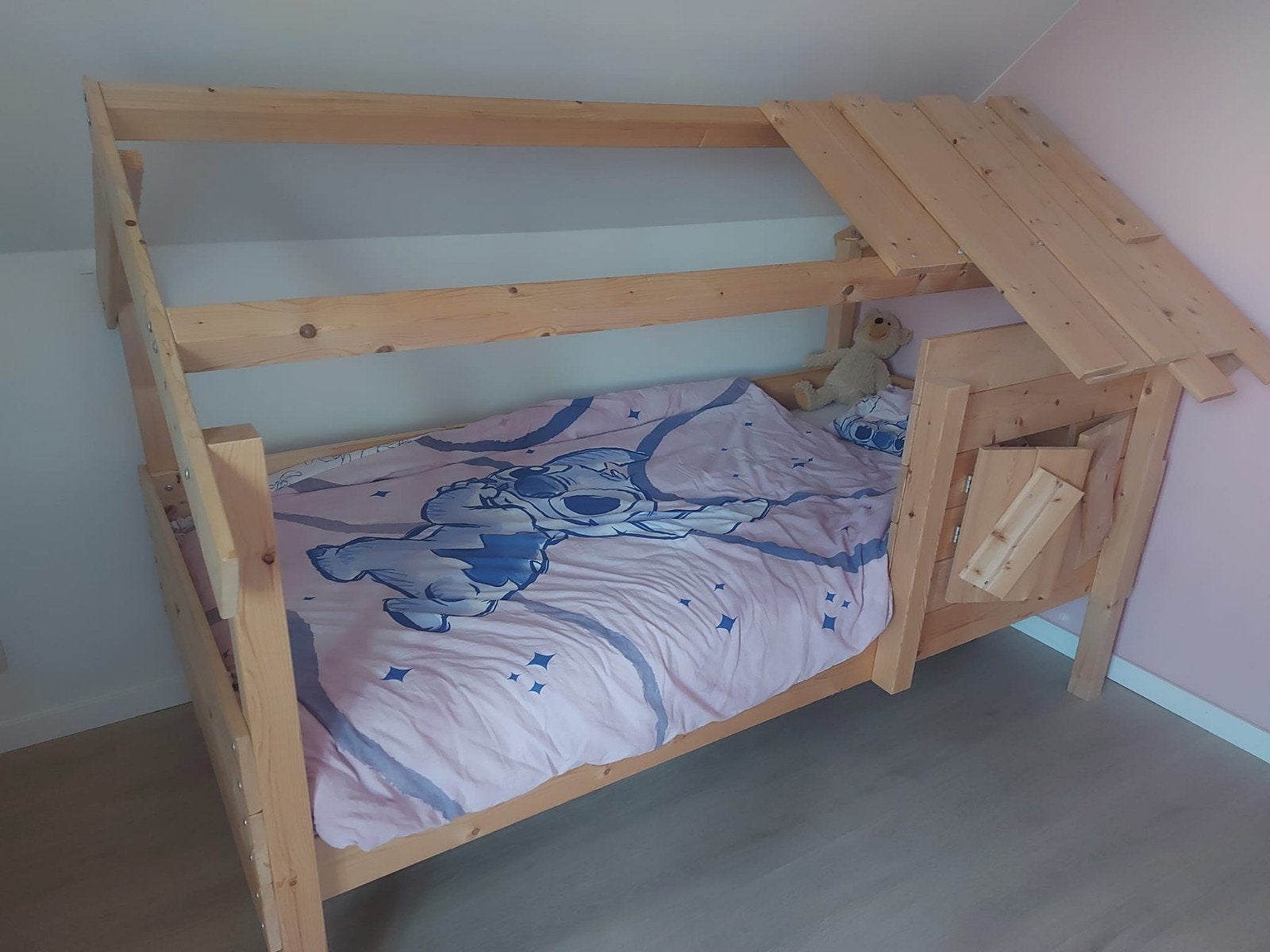 Lit pour enfant en bois en forme de maison, Enlèvement, Matelas