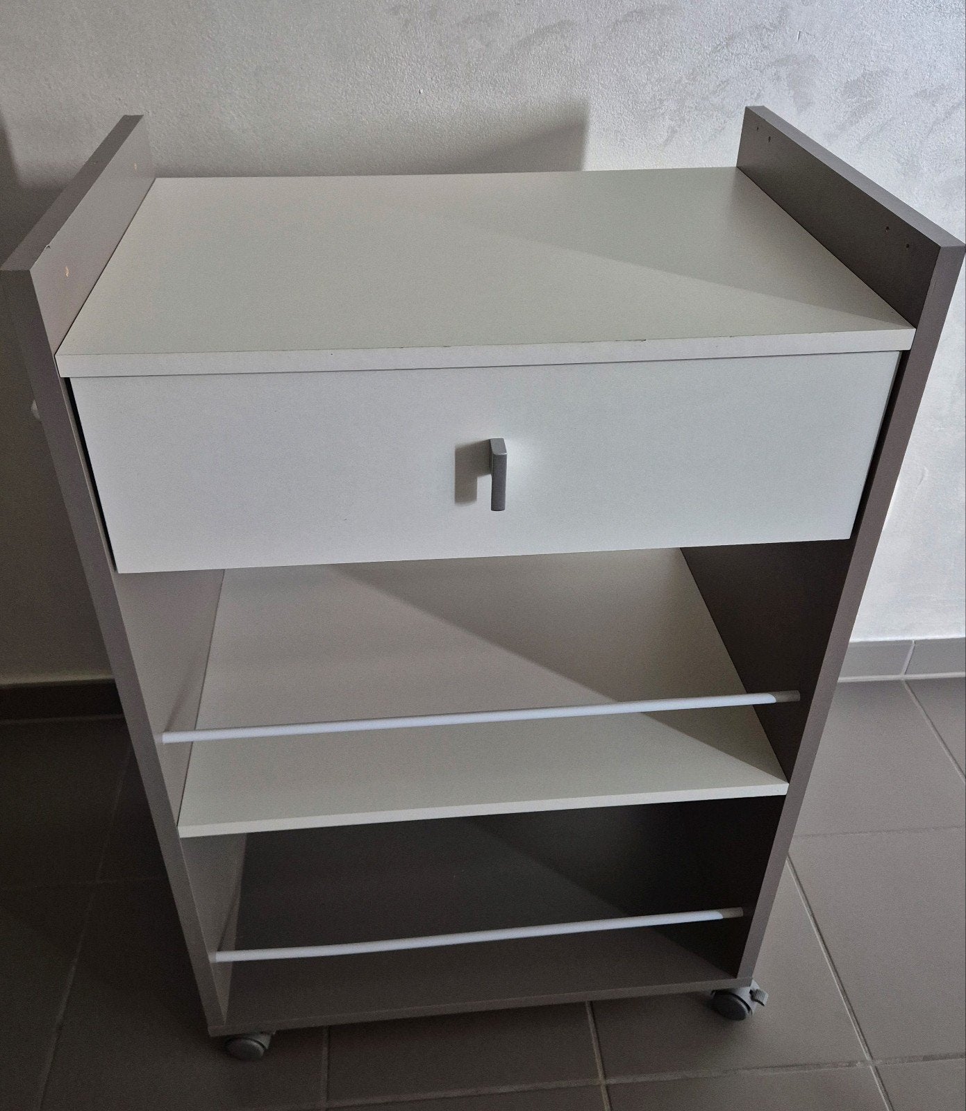 Armoire sur roulettes, Enlèvement, Comme neuf