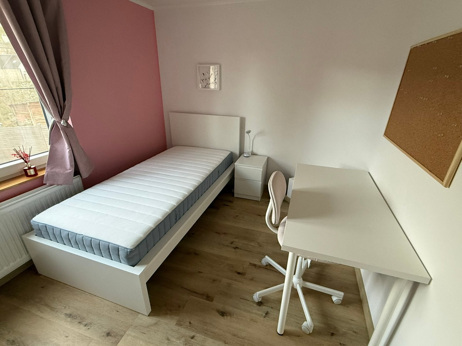 Lit complet avec bureau etat neuf !, Enlèvement, Comme neuf