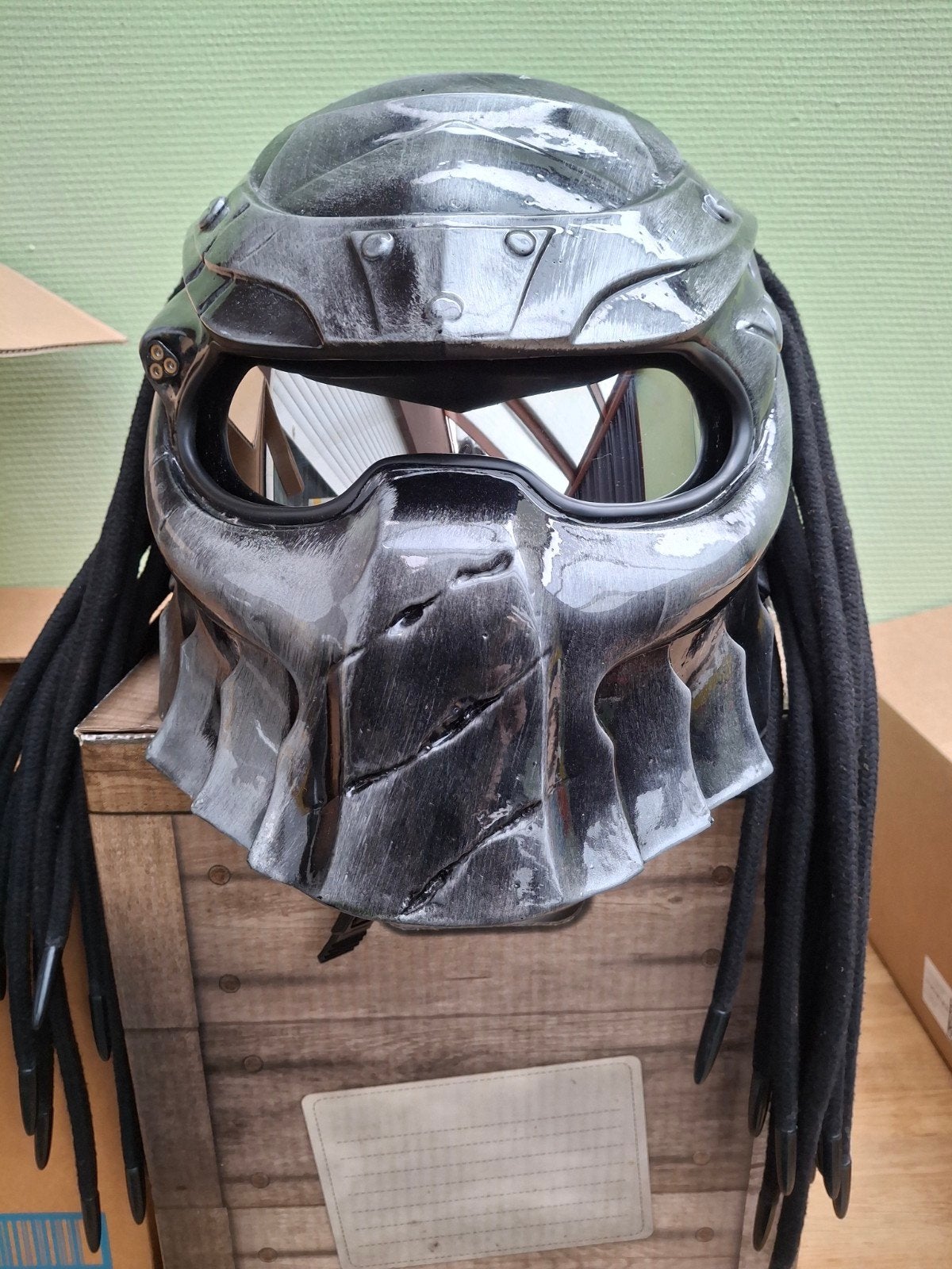 Predatorhelm grijs, Motoren, Ophalen