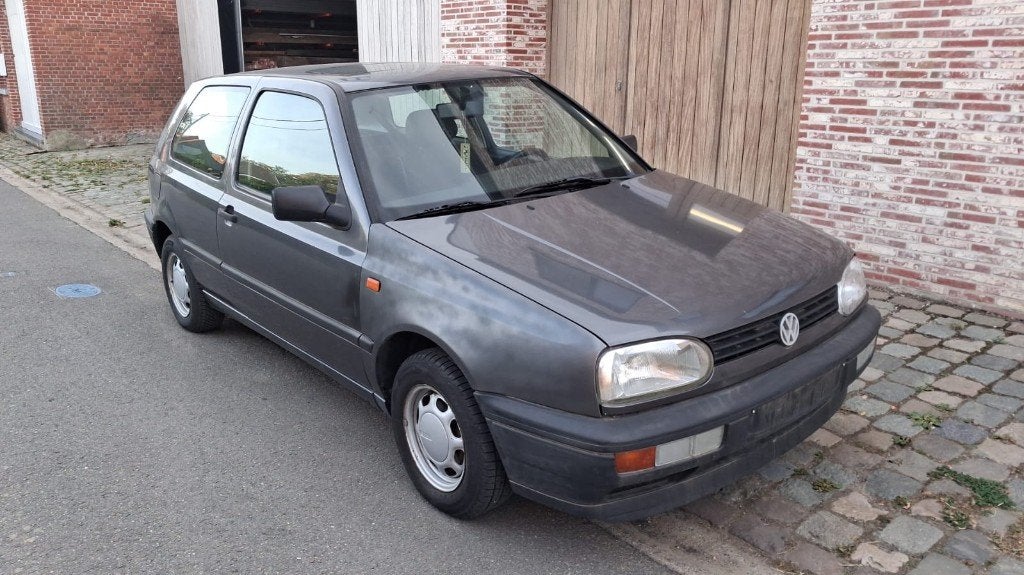 Vw golf 3 1.8 Benzine 1992 oldtimer !!!, Auto's, Voorwielaandrijving, Stof, Zwart, 4 cilinders