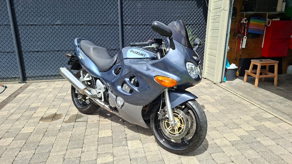SUZUKI GSX 750F BWJ 2001 36700 KM BLANCO GEKEURD VVK!!, Motoren, Motoren | Suzuki, 750 cc, Occasion, 4 cilinders, Meer dan 35 kW