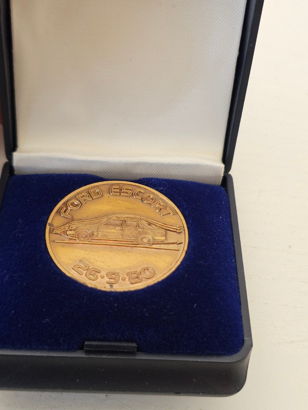 Pièce de collection Ford en l'honneur de la Ford Escort,, Enlèvement ou Envoi