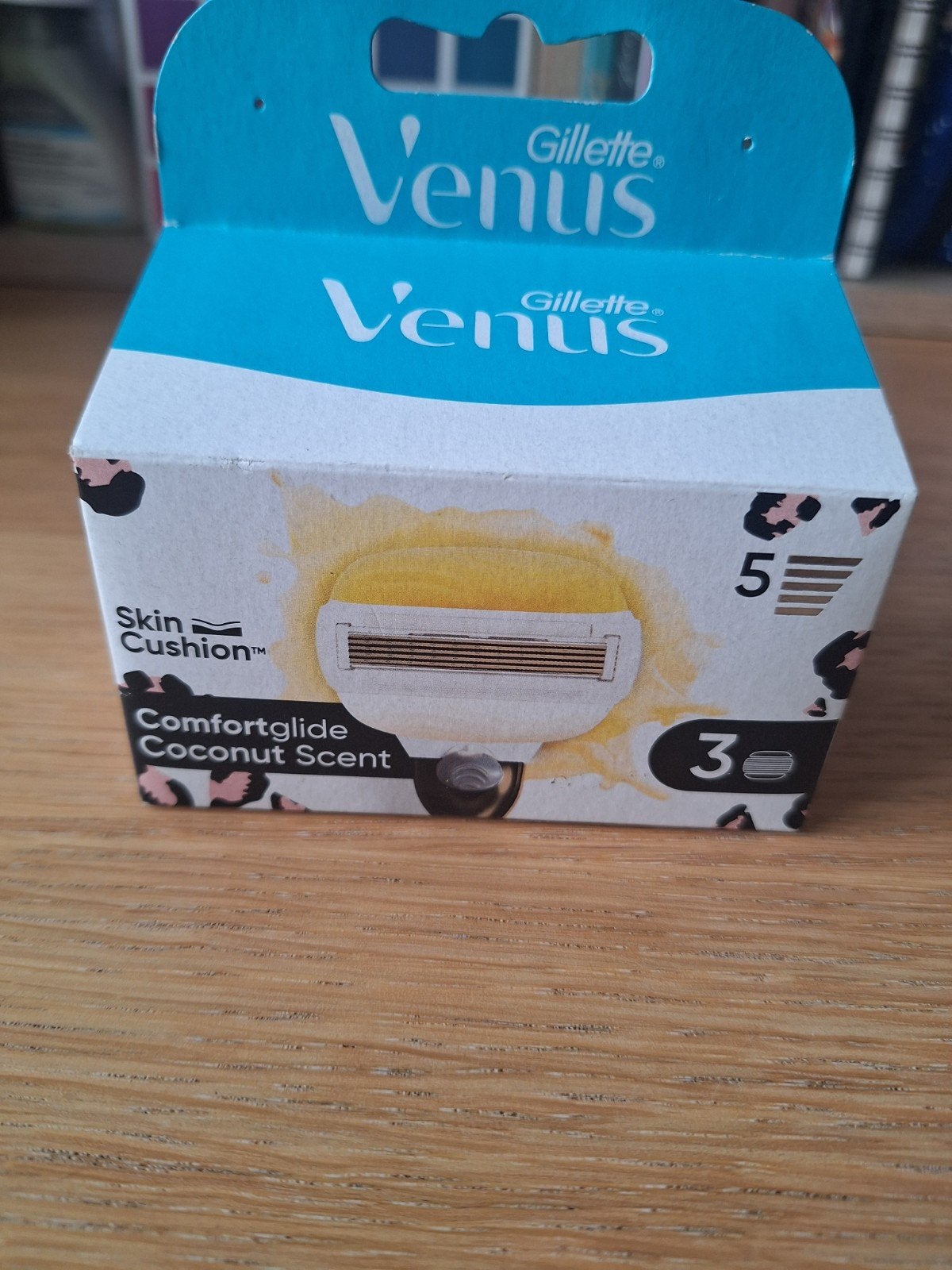 3 navullingen Venus Gillette Special Edition Coconut, Ophalen of Verzenden, Nieuw, Bad & Douche