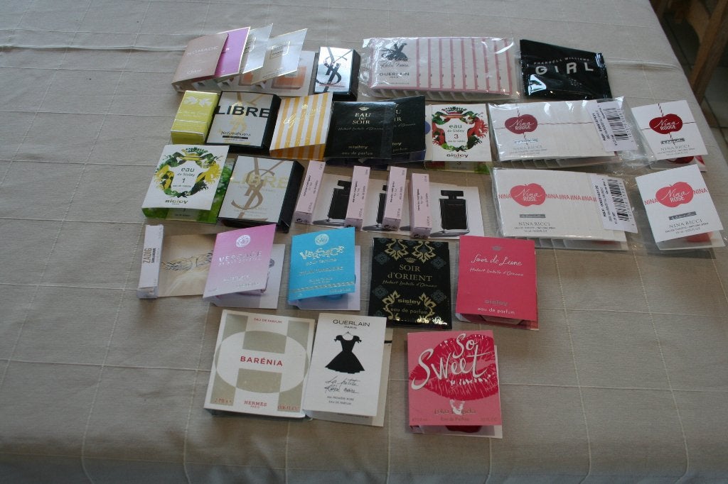 50 échantillons de parfum pour femme, embal. d'orig, neuf, Enlèvement ou Envoi, Neuf, Échantillon ou Testeur, Plein