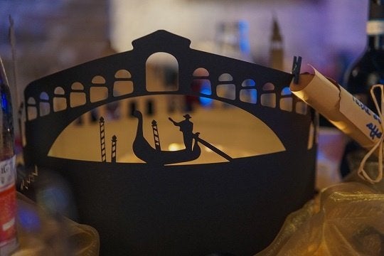 milieu de table décor "Carnaval de Venise", Huis en Inrichting, Zwart, Overige fittingen, Ophalen of Verzenden, Zo goed als nieuw