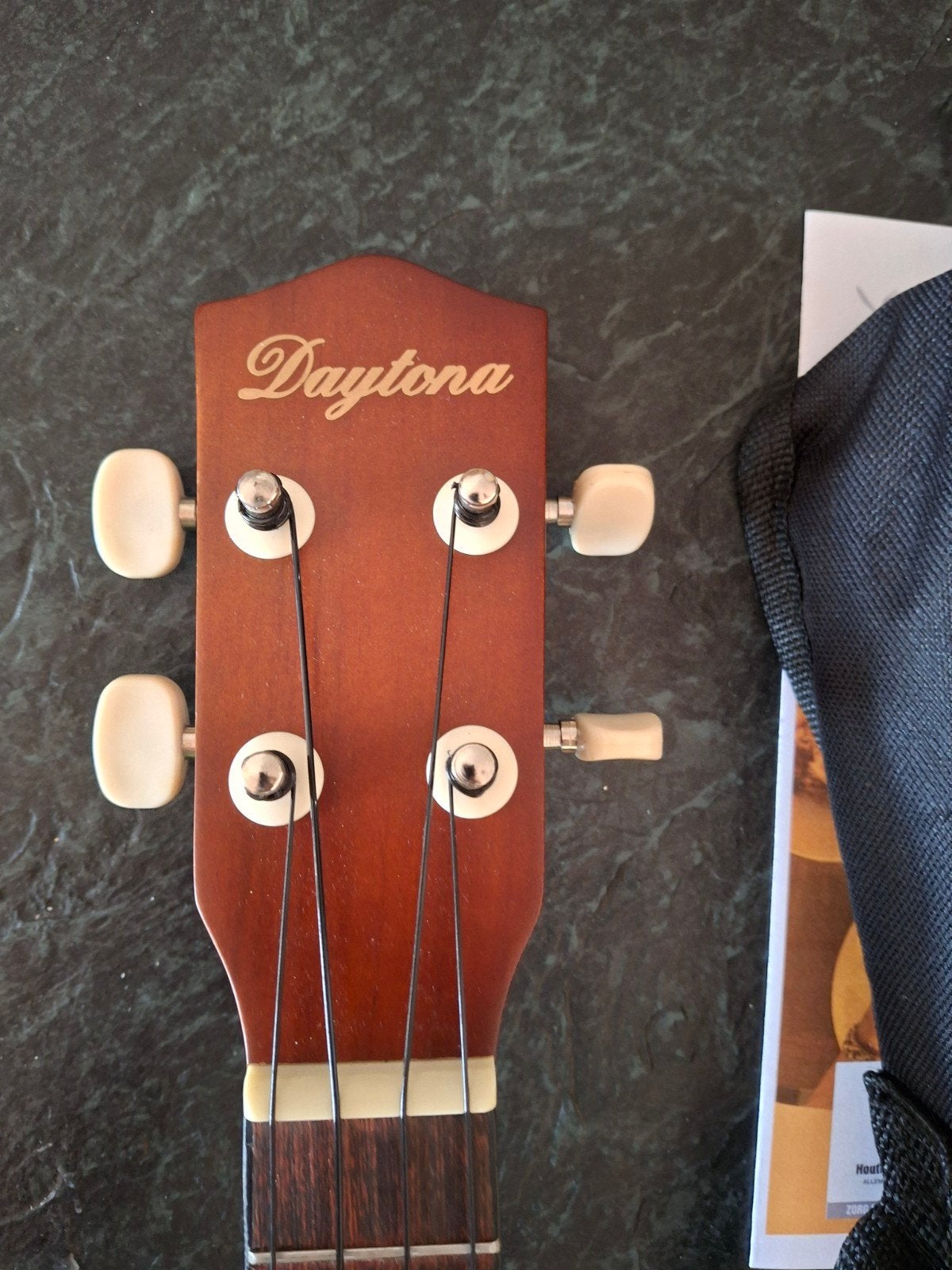 Basse 4 cordes Daytona, Musique & Instruments, Enlèvement ou Envoi, Comme neuf, Autres types, Avec valise